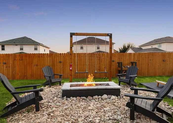 Smart With Alexa Backyard Holiday home *